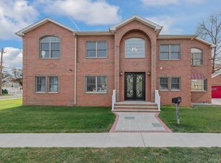 1260 Warwick St, Uniondale, NY 11553