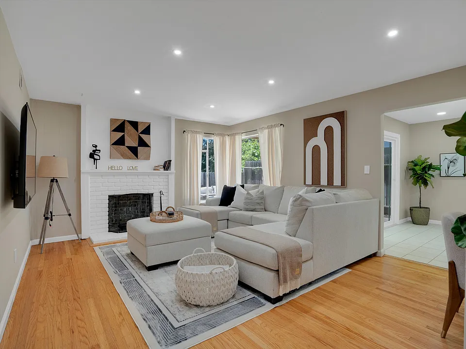 Meadowbrook Dr