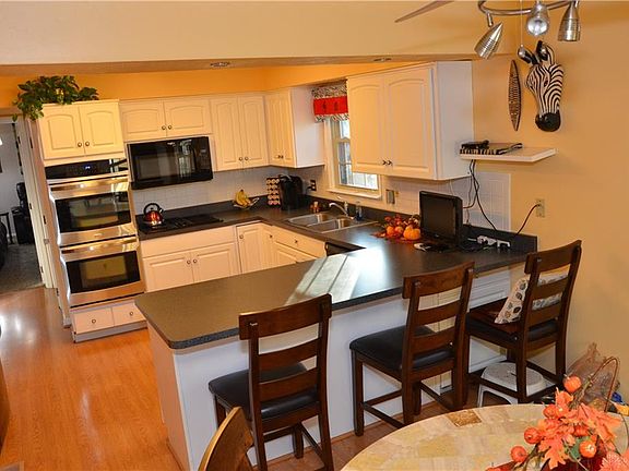 5th image of 105 Briar Heath Cir