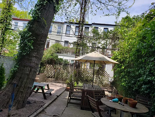 Rented by Brownstone Property Group | media 30