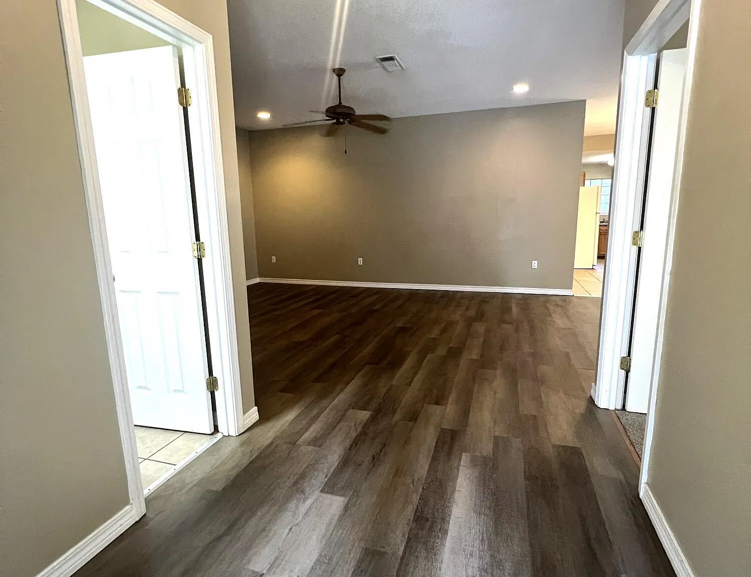 3 bed, 2.0 bath, 1358 sqft, $1,300 — Photo 3