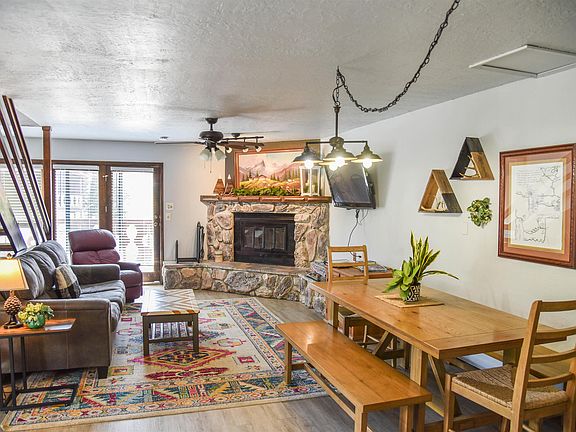 2nd image of 205 Caribel Trl S