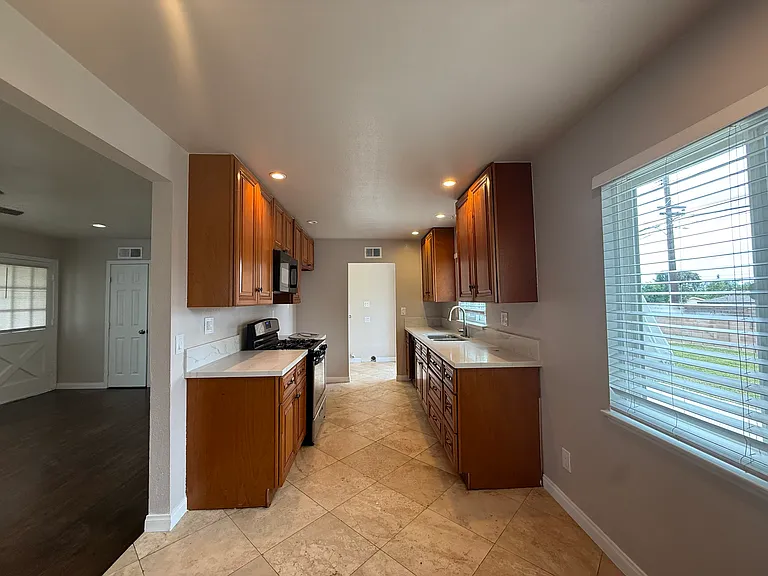 13439 Marlette Dr — Photo 7