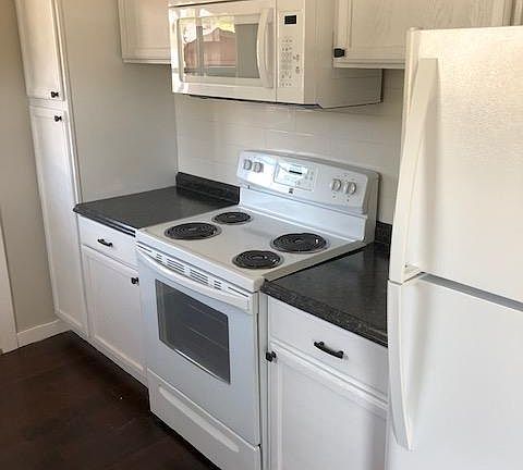 3rd image of 604 Dogwood St