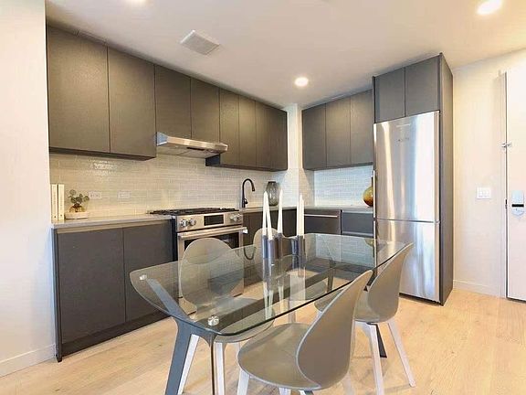 3rd image of 14474 Northern Blvd APT 5G