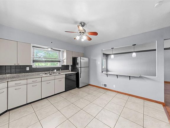 5th image of 3735 Koeln Ave