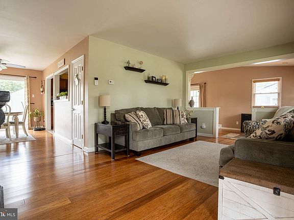 2nd image of 1018 Sussex Ave