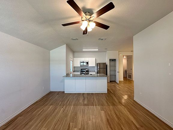 4th image of 1813 Clovis Dr