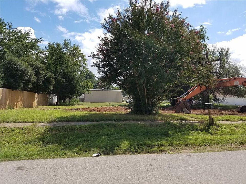 2nd image of 312 W Fox St Lot W-76