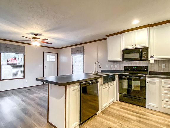 3rd image of 170 Leslie Ave