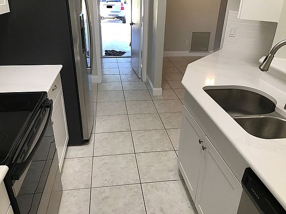 4th image of 1302 SW Jericho Ave