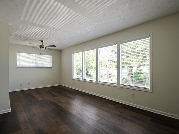 3rd image of 1435 Smith St #4