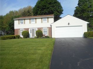 33 Windrush Valley Rd, Fairport, NY 14450