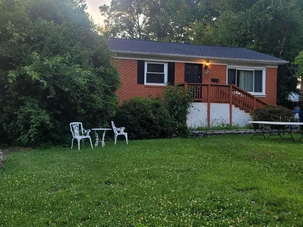 2311 W Longview Dr, Woodbridge, VA 22191