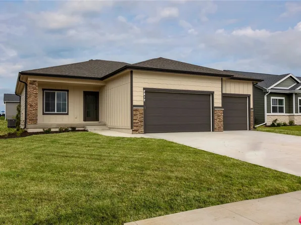 2812 NW Greenwood St, Ankeny, IA 50023