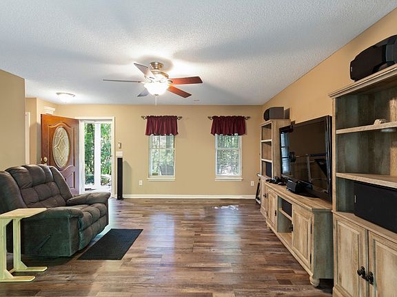 3rd image of 510 Willow Branch Ln