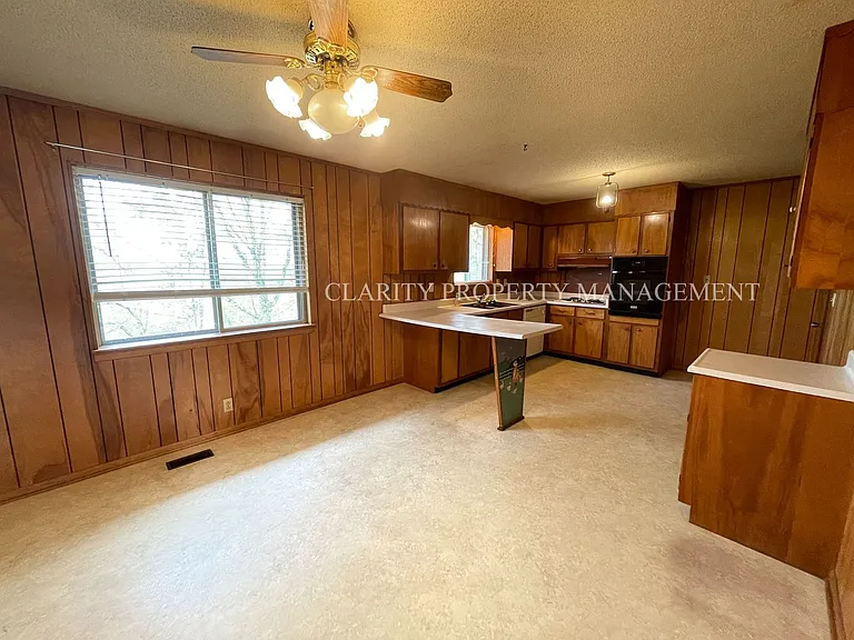 1117 Ridge Top Dr — Photo 4