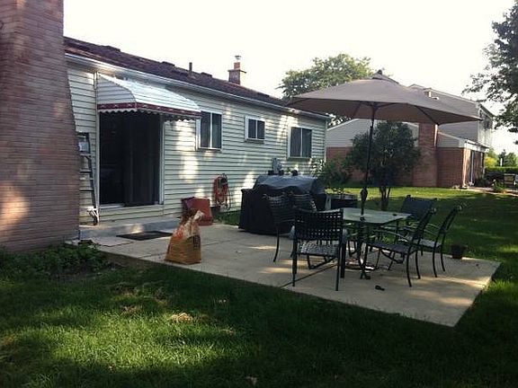 3rd image of 2048 Bradley Ave