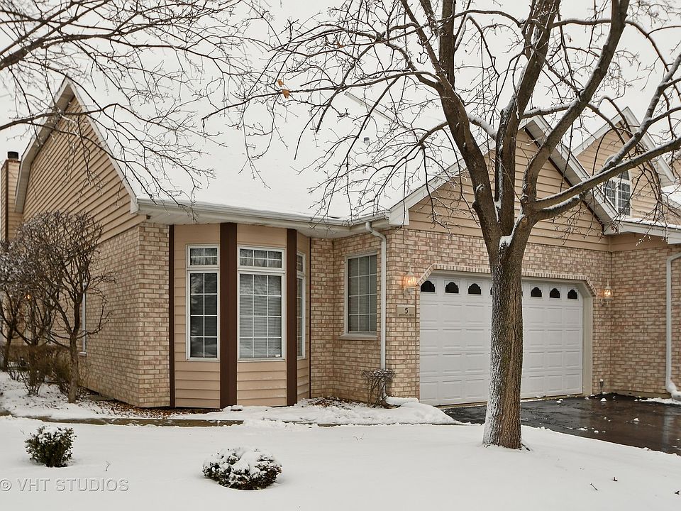 1st image of 5 Moorings Dr