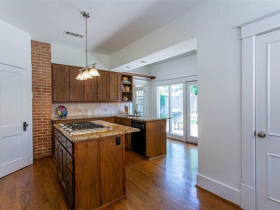 5th image of 303 N Windomere Ave