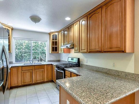 2nd image of 417 Willow Glen Way