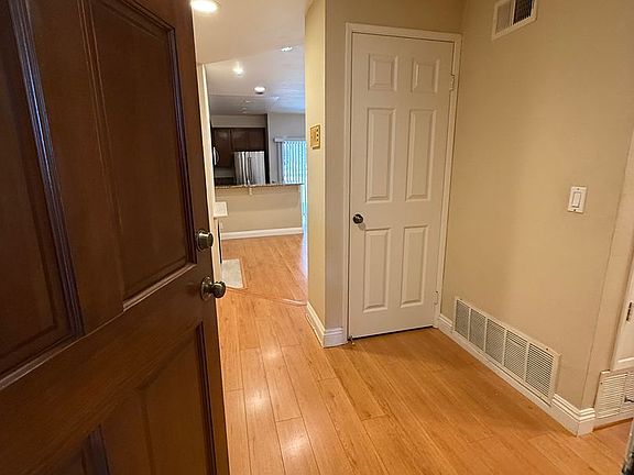 4th image of 941 W Carson St APT 115