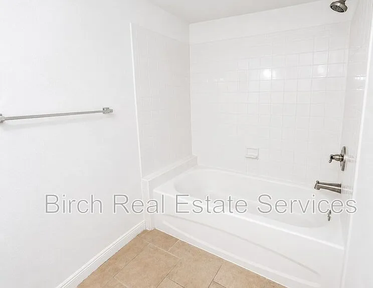 1725 Preston St S #B — Photo 14