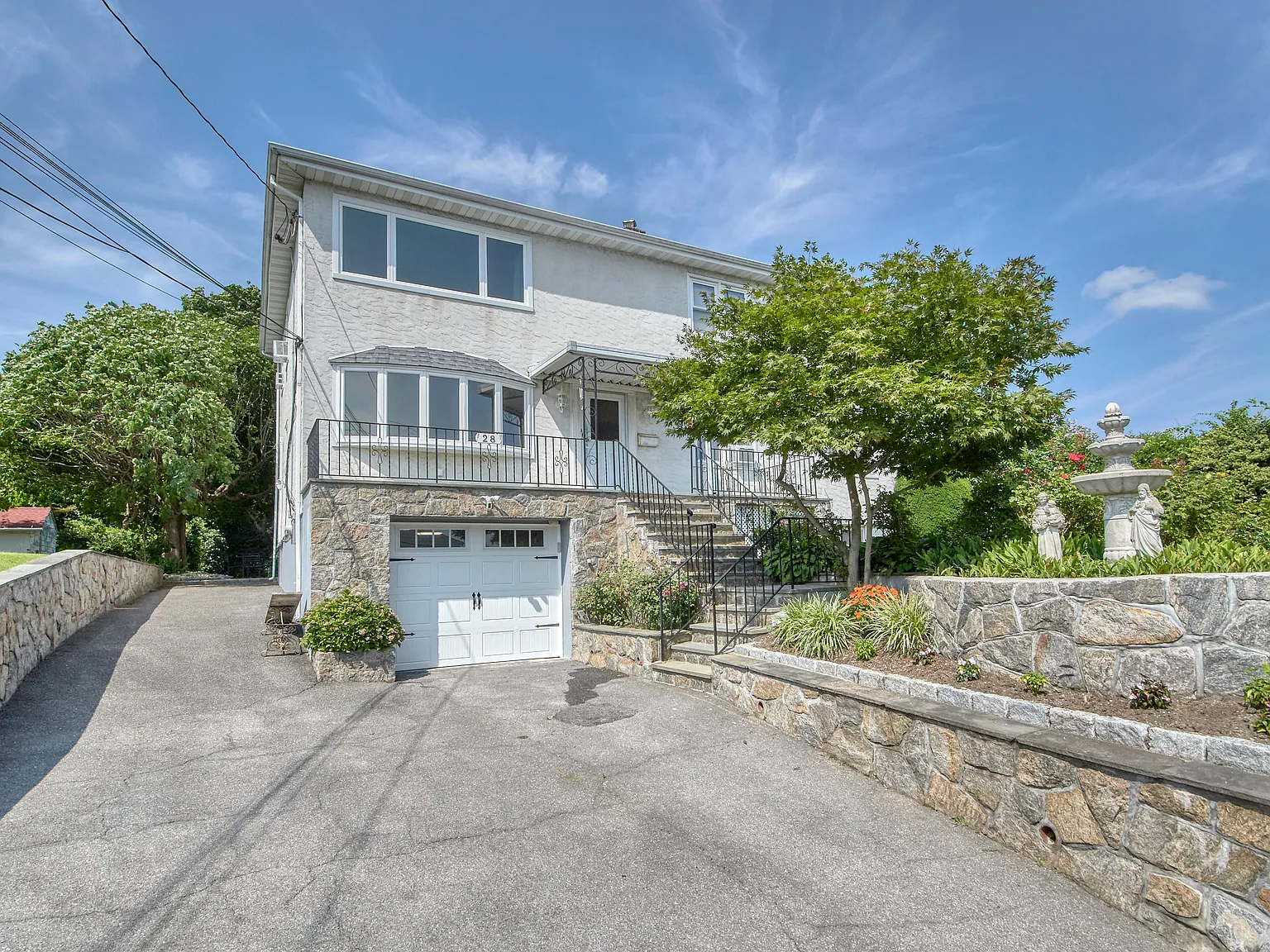 3 bed, 1.0 bath, 1440 sqft, $4,600 — Photo 2