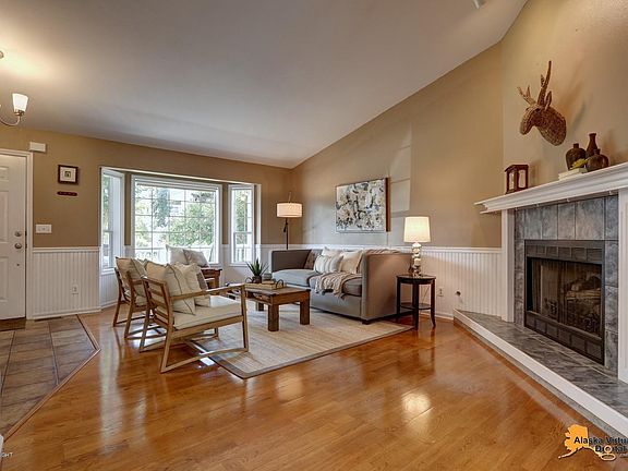 3rd image of 7521 Florence Cir