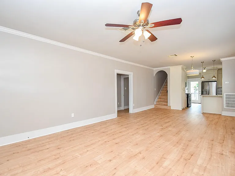 1307 Walton St — Photo 6