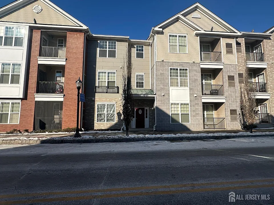 45 Roosevelt Ave #2304