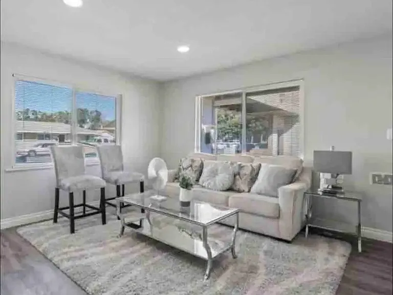 E Clara St — Photo 1