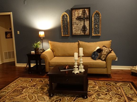 5th image of 3505 Oak Knoll Dr