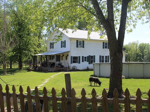 36121 180th Ave, Pleasant Hill, IL 62366