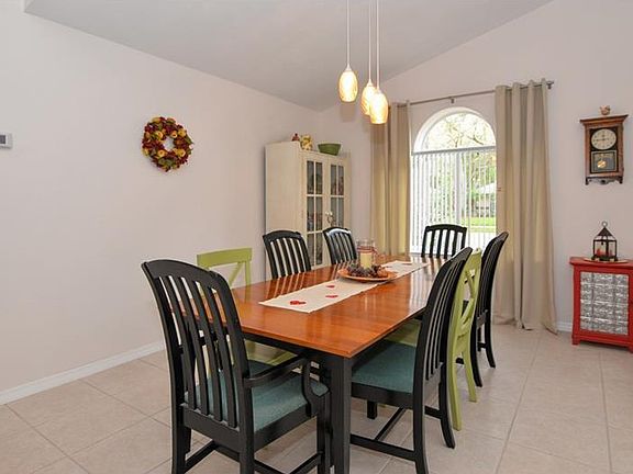 5th image of 316 Sun Oaks Ct