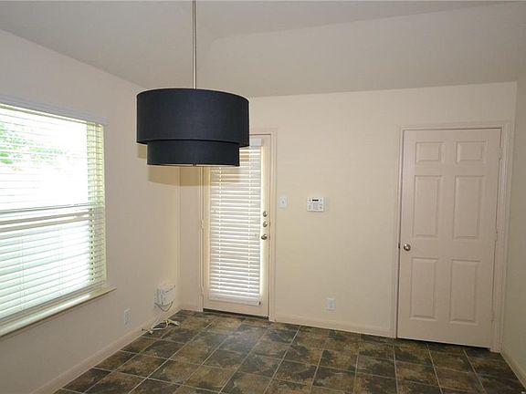 3rd image of 931 Alamo Plaza Dr