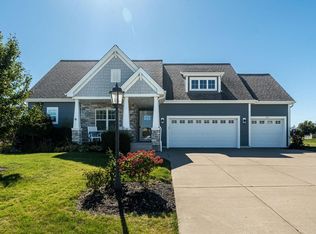 8211 W Highlander DRIVE, Mequon, WI 53097