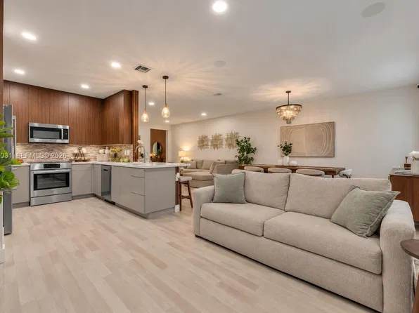 10533 NW 78th Ter, Doral, FL 33178