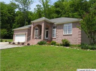 96 Sleepy Hollow Dr, Hartselle, AL 35640