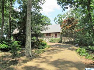 959 Mountain Dr NE, Fort Payne, AL 35967