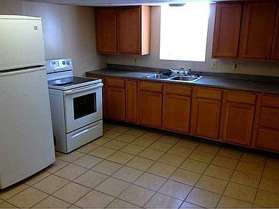 3rd image of 246 Grosvenor Ave