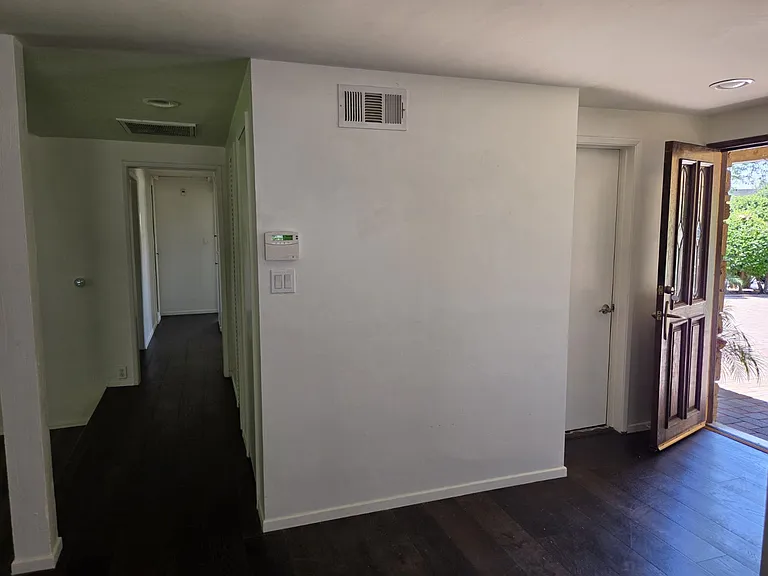 4734 Laurelgrove Ave — Photo 14