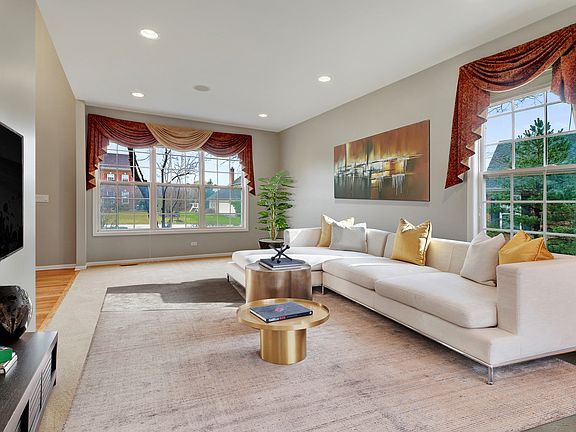 3rd image of 20 Deerfield Dr