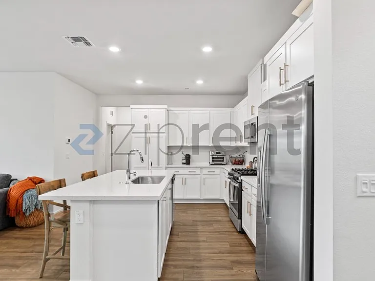 5996 Markham Dr — Photo 12
