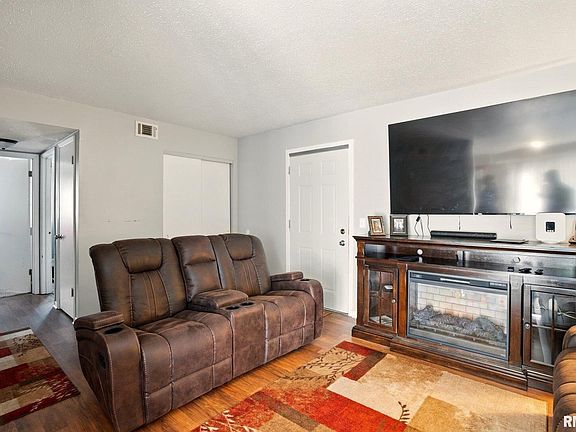 2nd image of 3117 Schuetzen Ln