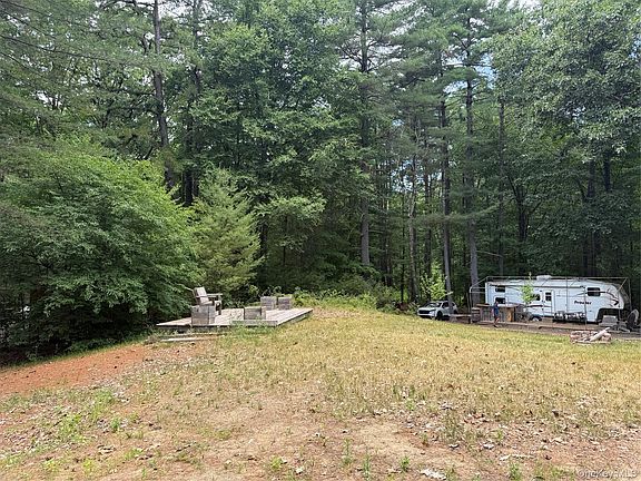 4th image of 124 Davis Road
