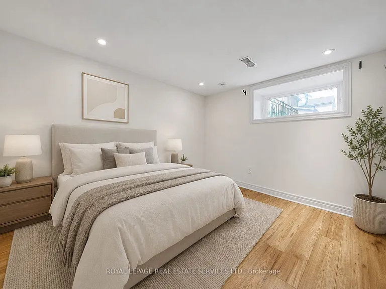 119 Essex St #LOWER — Photo 13