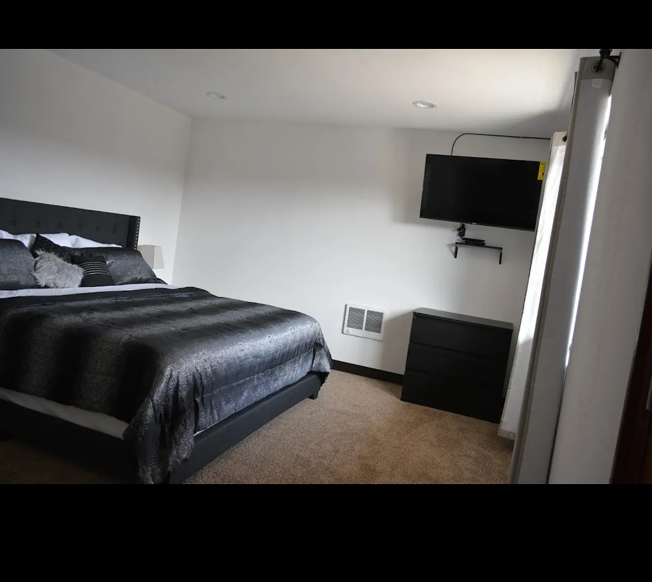 1 bed, 298 sqft, $1,470 — Photo 1