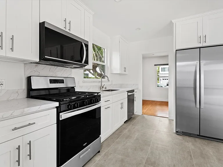 12035 Clover Ave — Photo 7