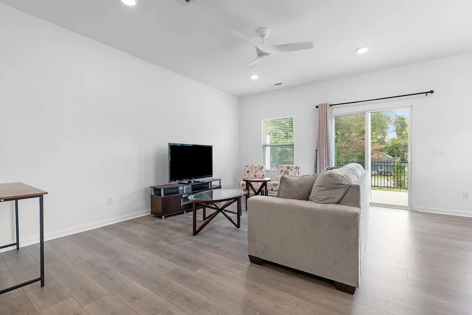 3 bed, 2.0 bath, 1689 sqft, $3,987 — Photo 1